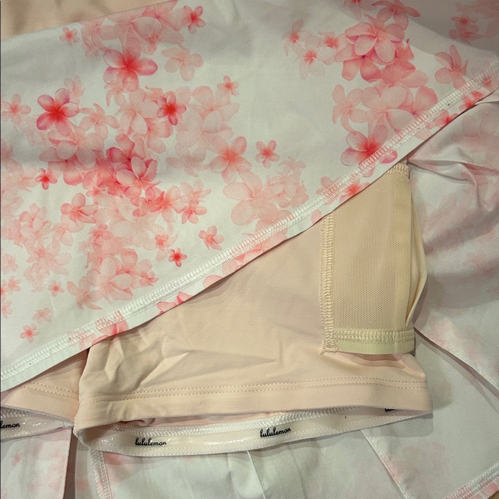 Women’s Pink Floral Lululemon Lightweight Tennis/Golf Skirt - Size 2 - Picture 4 of 5